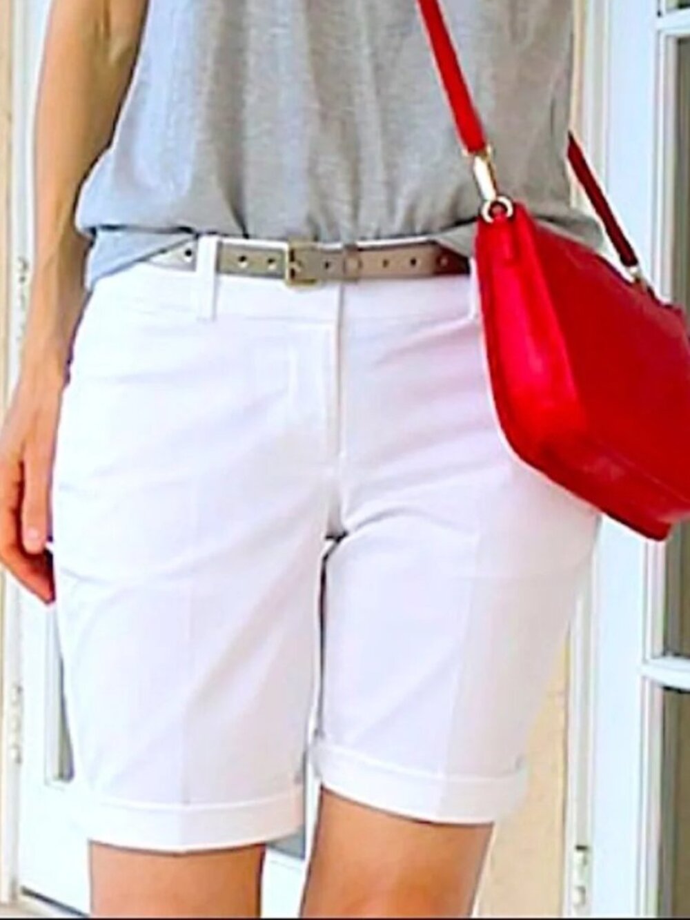 Like New Ann Taylor The Petite White Boardwalk Short, Size 2P